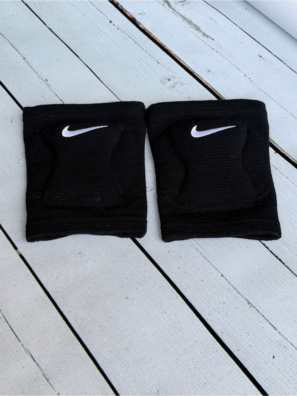 Nike Unisex Dri-FIT Streak Volleyball Knee Pads (1 Pair) - Solid Black